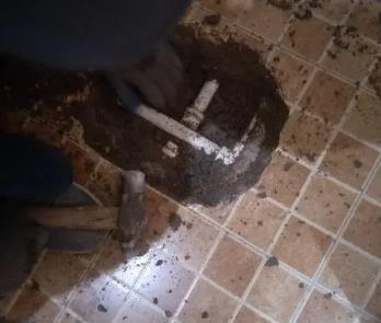 华宁卫生间漏水维修公司为您分享下卫生间渗水如何处理及注意事项